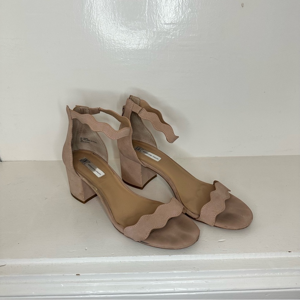 INC International Concepts Hadwin Scallop Block Heel Sandals Pink Bloom Size 10
